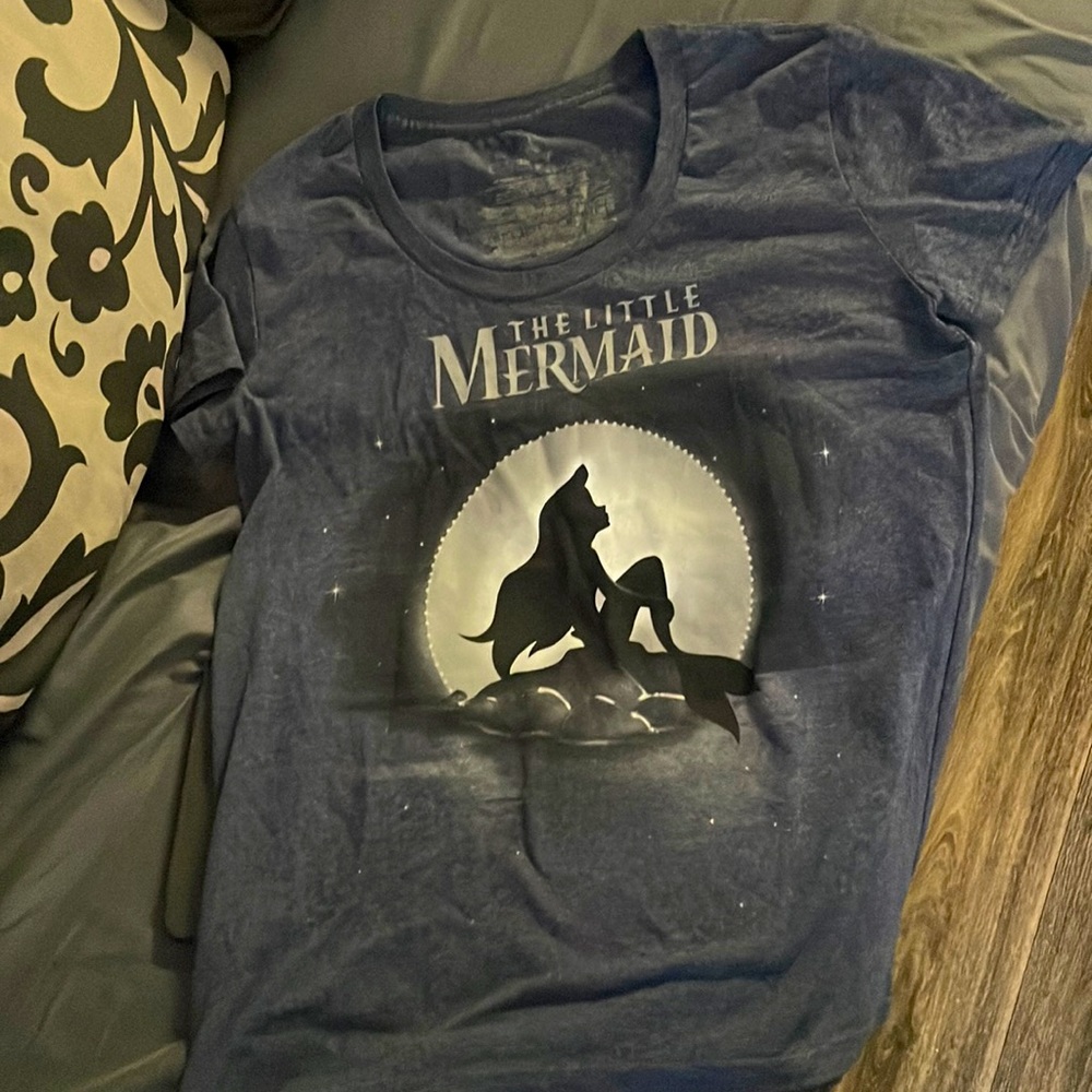 Size M Disney the little mermaid t shirt